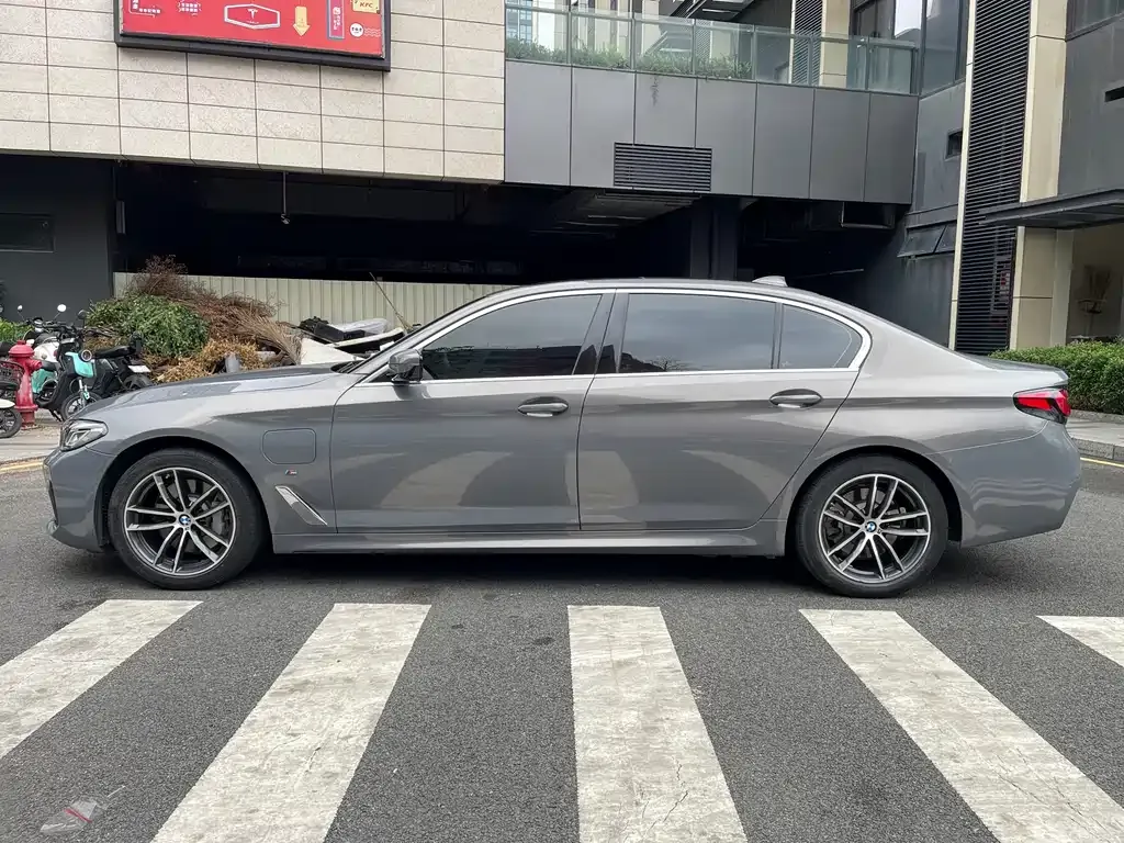 BMW 5 Series New Energy — фото 10