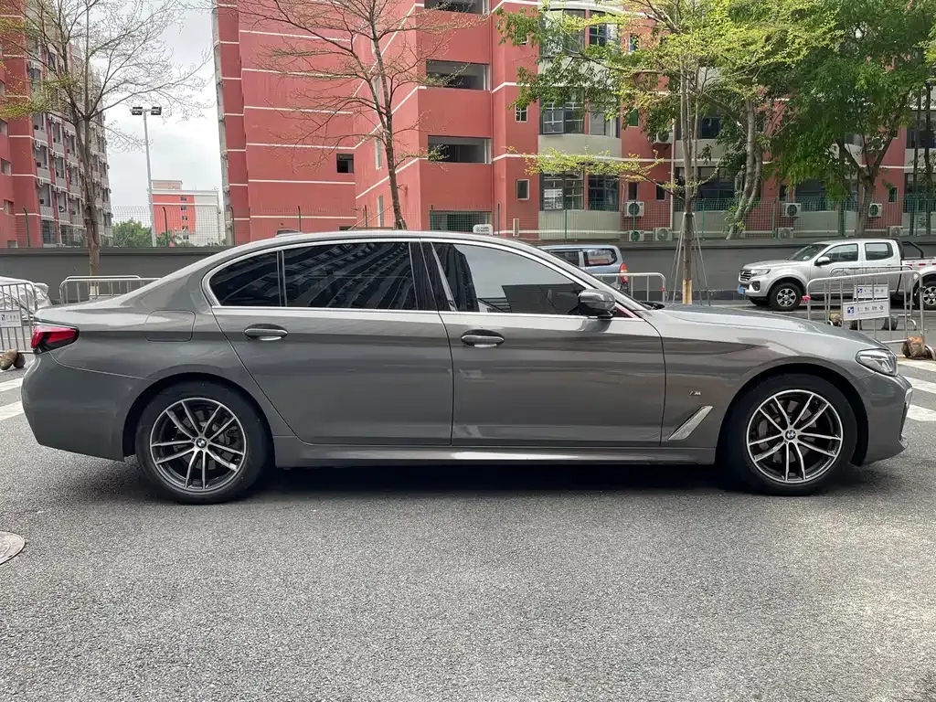 BMW 5 Series New Energy — фото 3