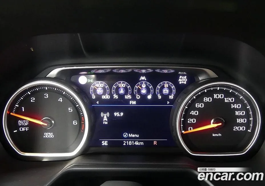 Chevrolet Surburban 2021 из KR, фото 2