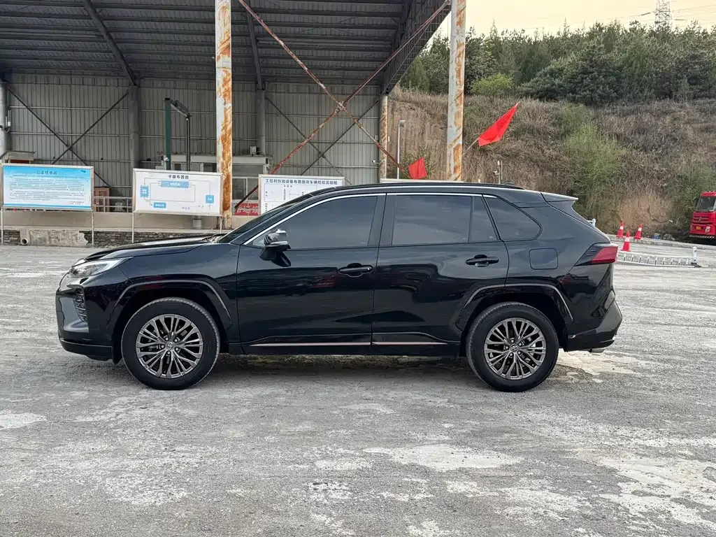 Toyota Wildlander — фото 10