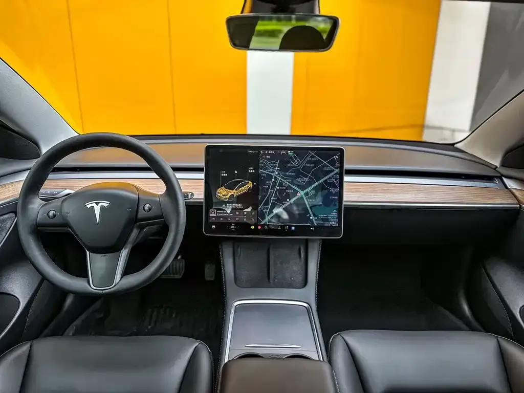 Tesla Model 3 — фото 4