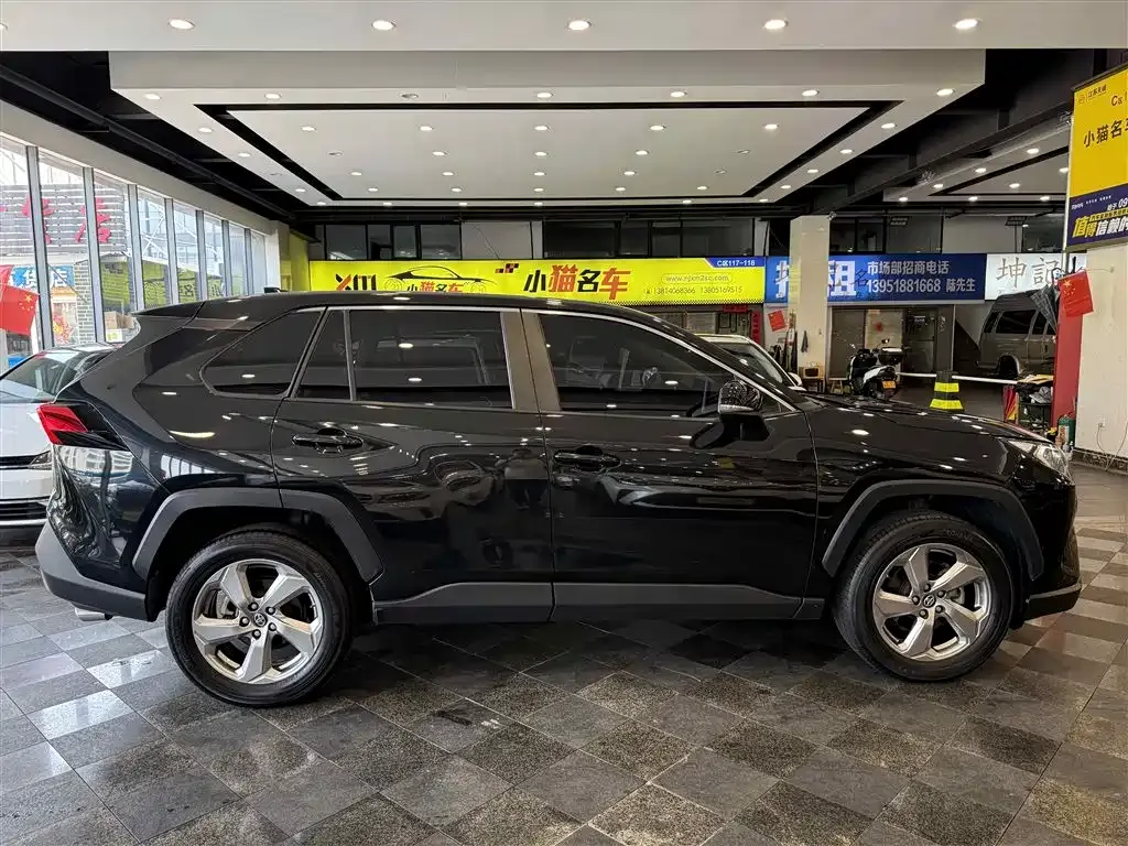 Toyota RAV4 — фото 6