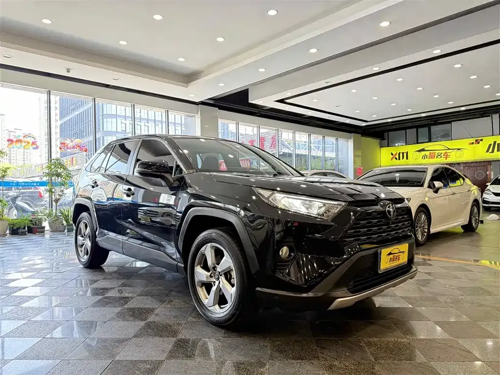 Toyota RAV4 — фото 7
