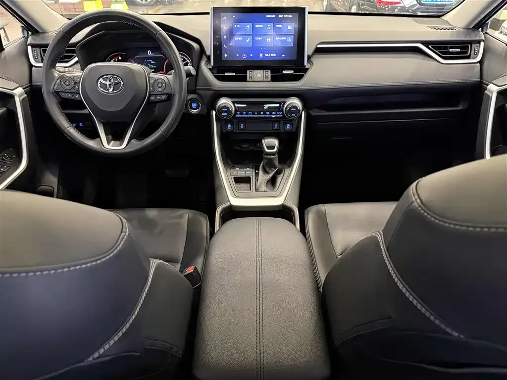 Toyota RAV4 — фото 10