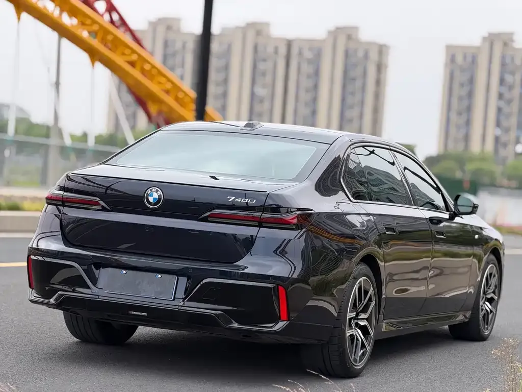 BMW 7 Series 2024 из CN, фото 10