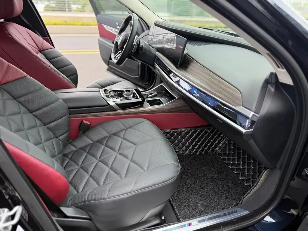 BMW 7 Series 2024 из CN, фото 7