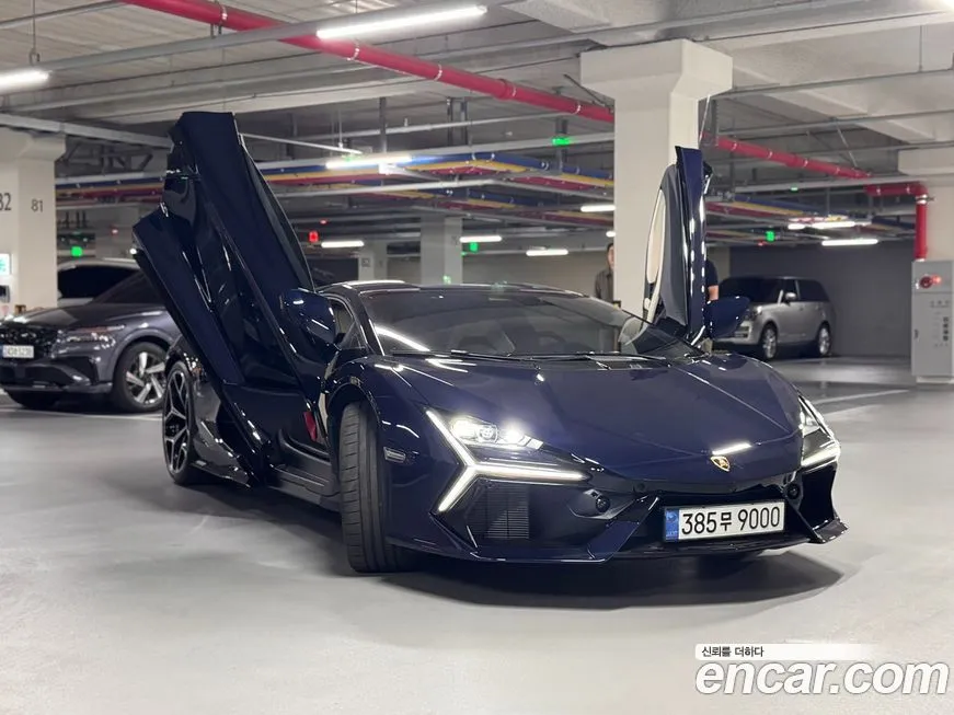 Lamborghini Revuelto