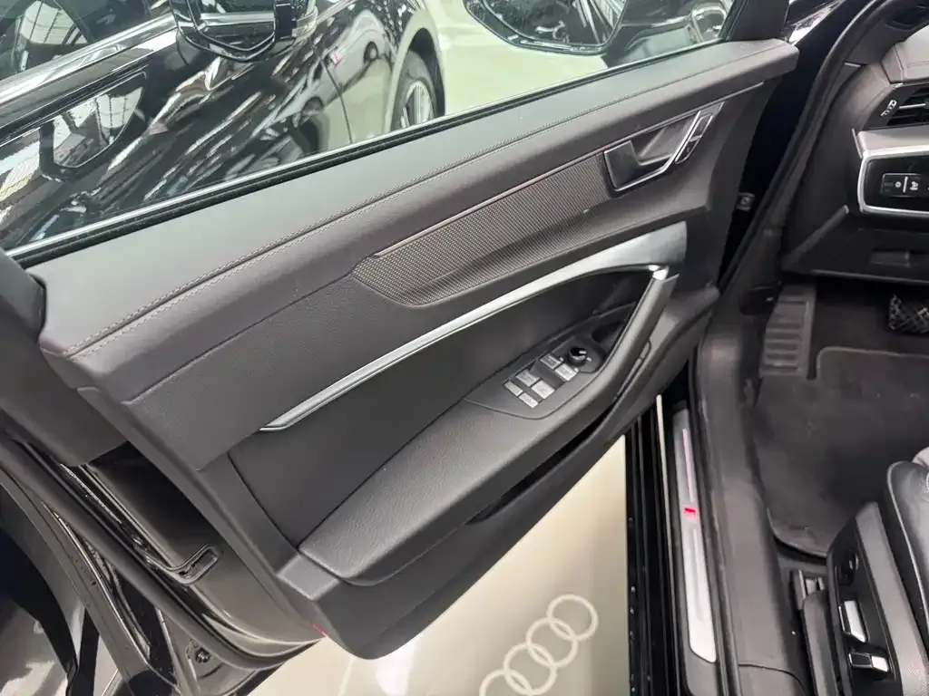 Audi A6L 2024 из CN, фото 6