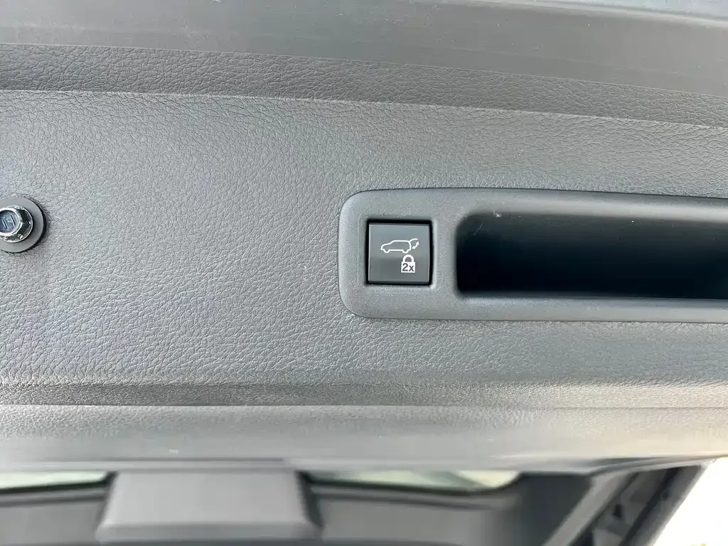 Toyota Sienna — фото 2