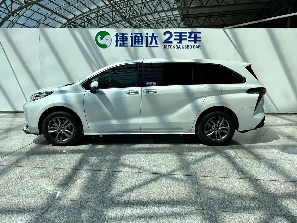 Toyota Sienna — фото 8