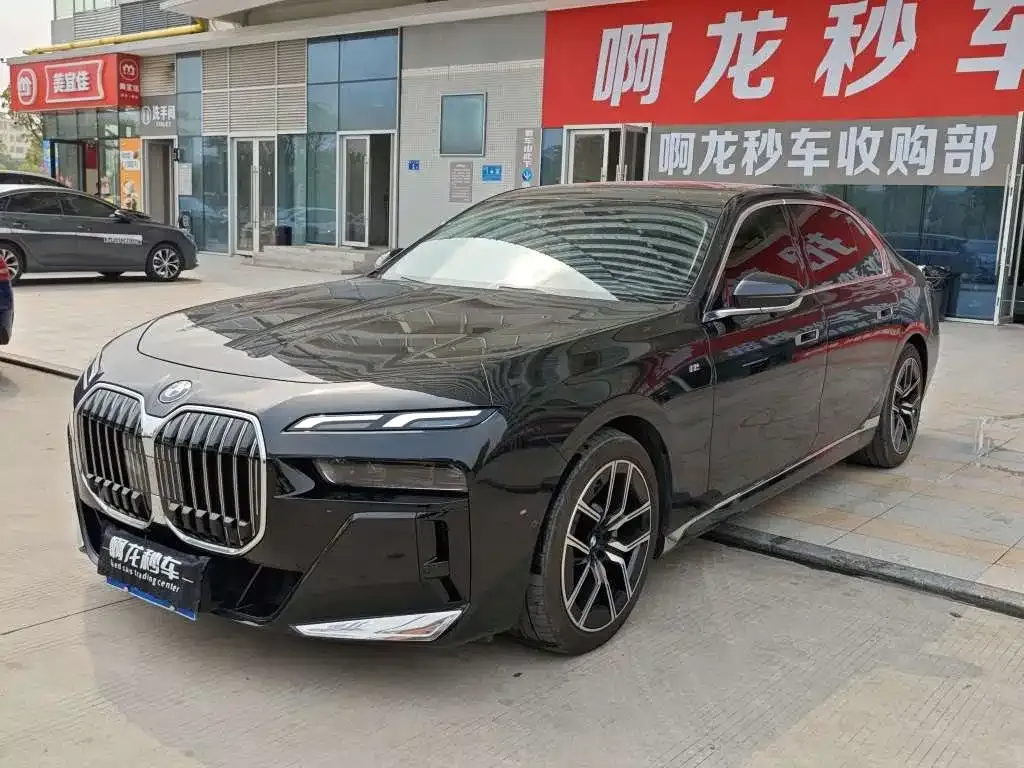 BMW 7 Series — фото 1