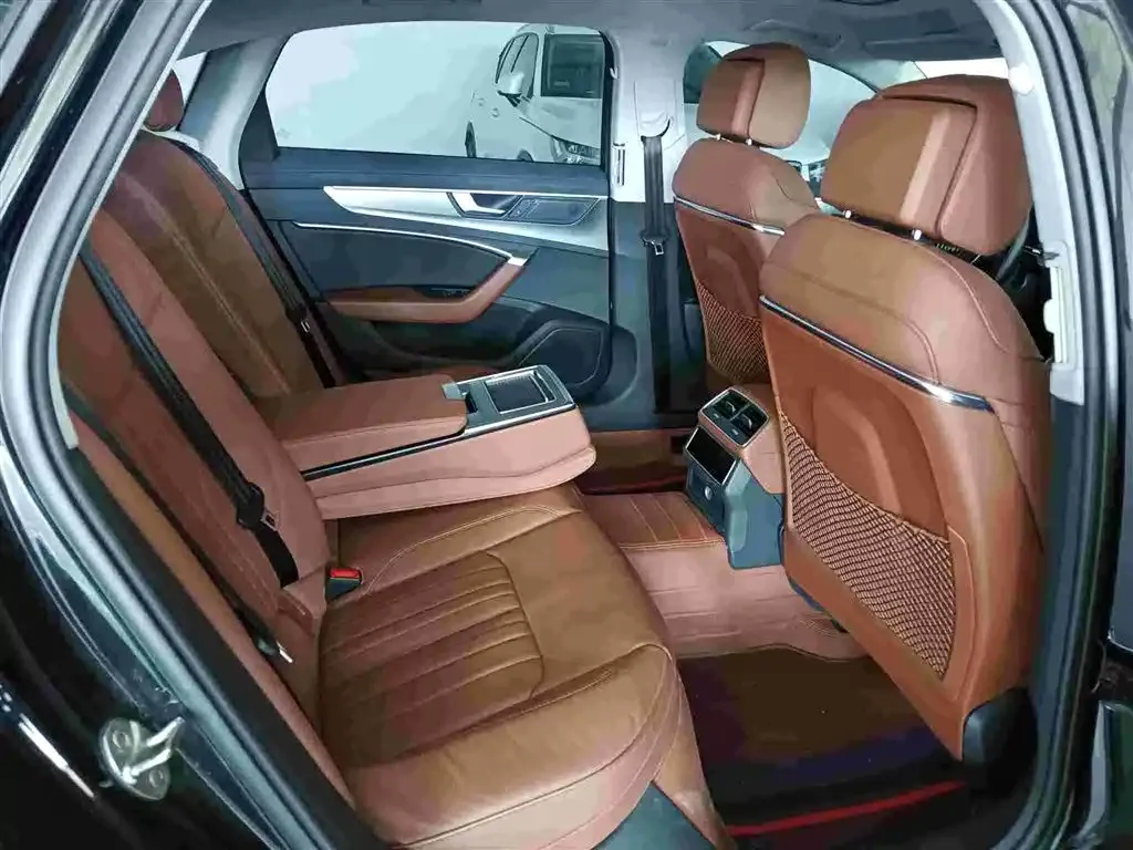 Audi A6L 2022 из CN, фото 8