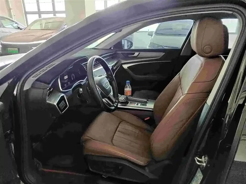 Audi A6L 2022 из CN, фото 6
