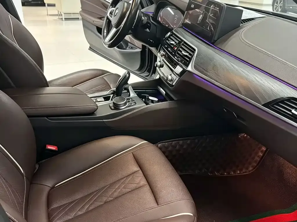 BMW 5 Series — фото 10