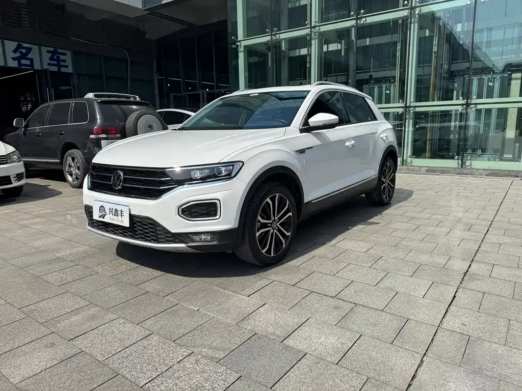 Volkswagen T-Roc — фото 1