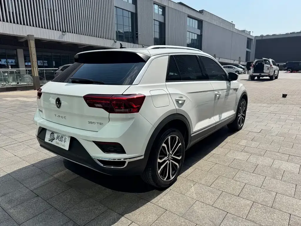 Volkswagen T-Roc — фото 8