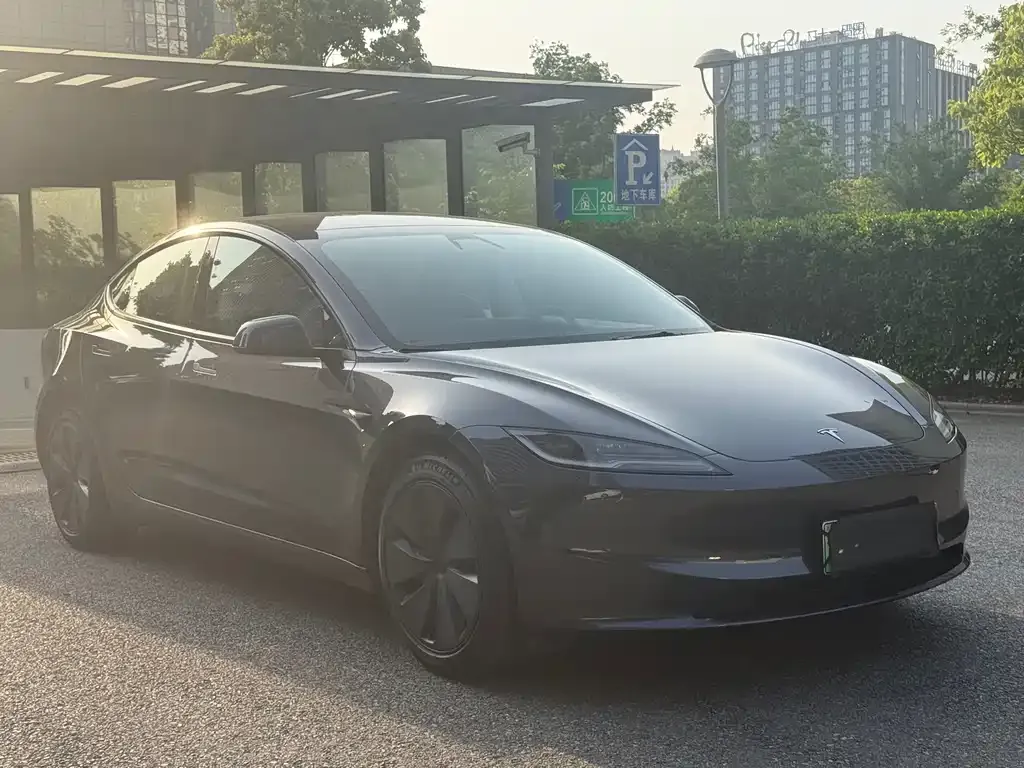 Tesla Model 3 — фото 9