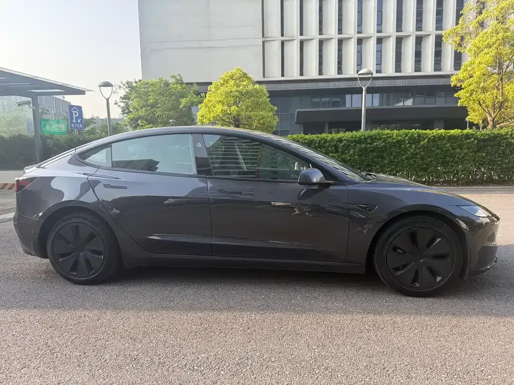 Tesla Model 3 — фото 10