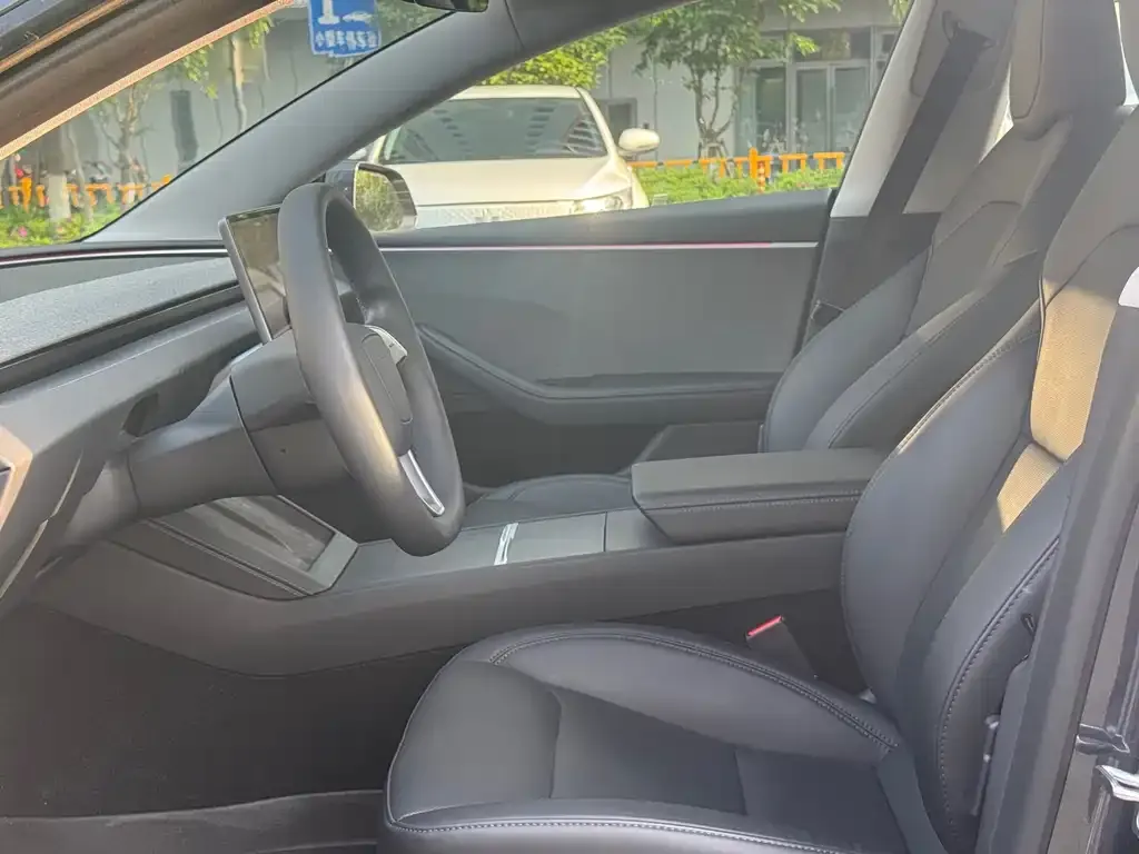 Tesla Model 3 — фото 3