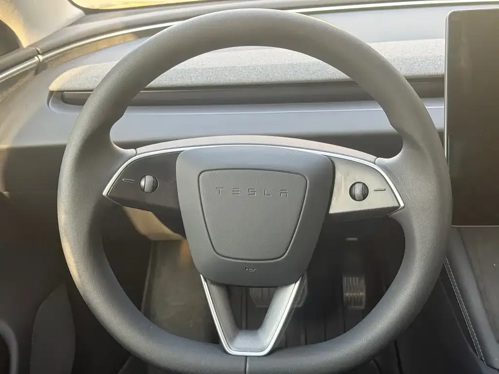 Tesla Model 3 — фото 4