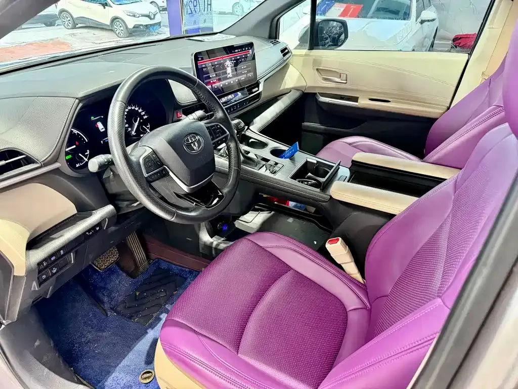 Toyota Sienna — фото 9