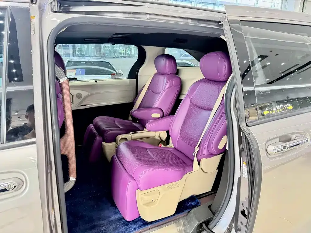 Toyota Sienna — фото 3