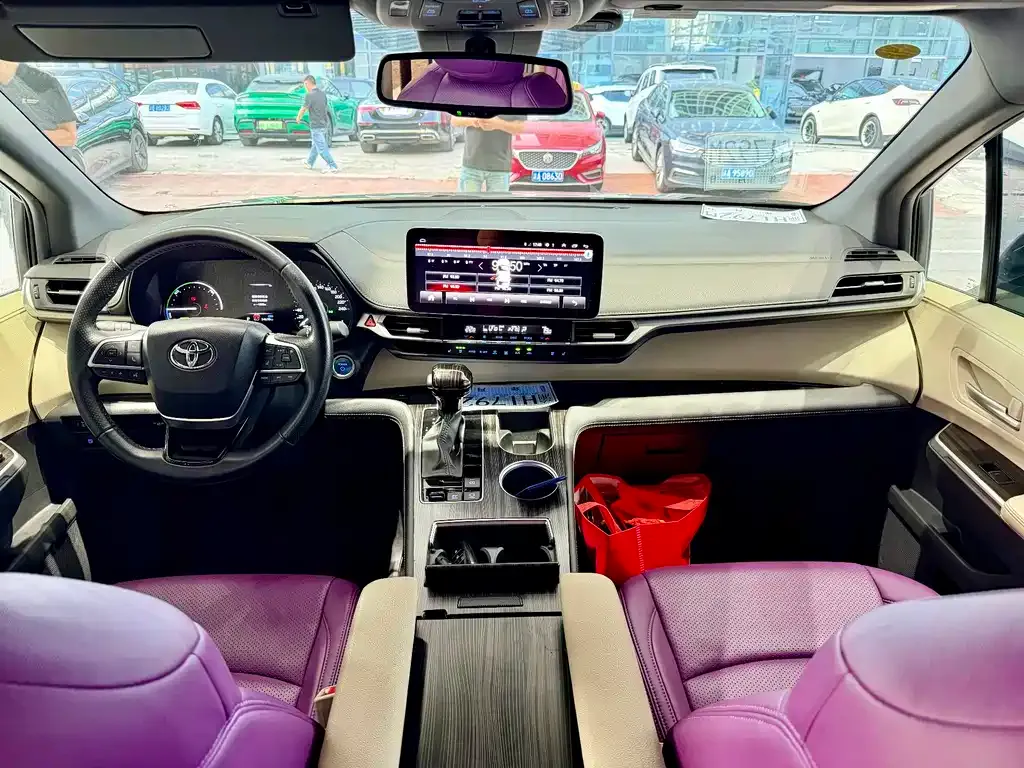 Toyota Sienna — фото 6