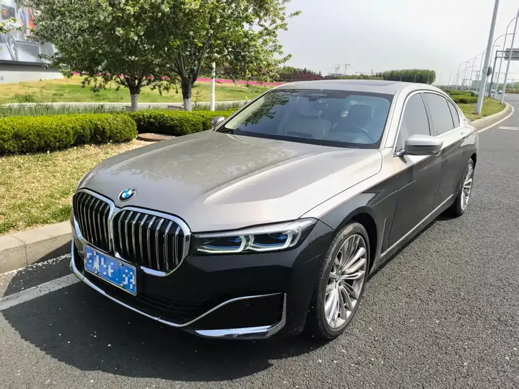BMW 7 Series — фото 1