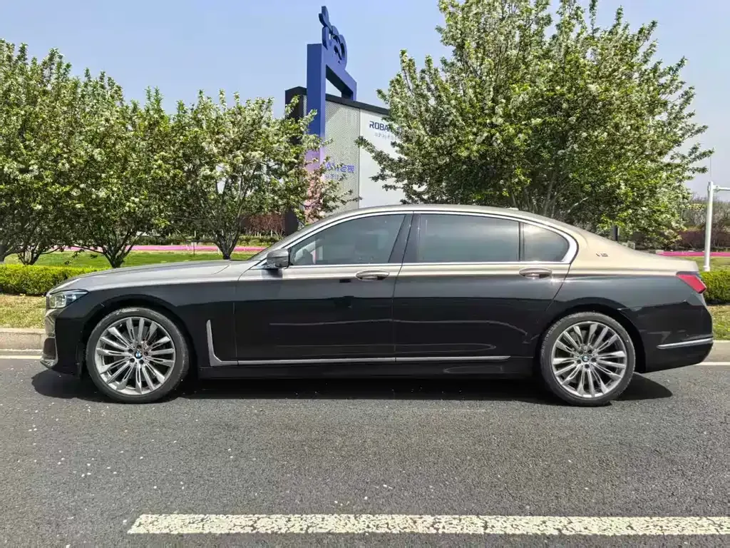 BMW 7 Series — фото 10
