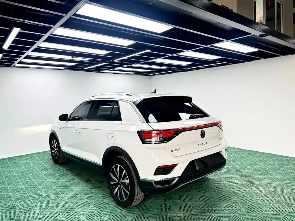 Volkswagen T-Roc — фото 6