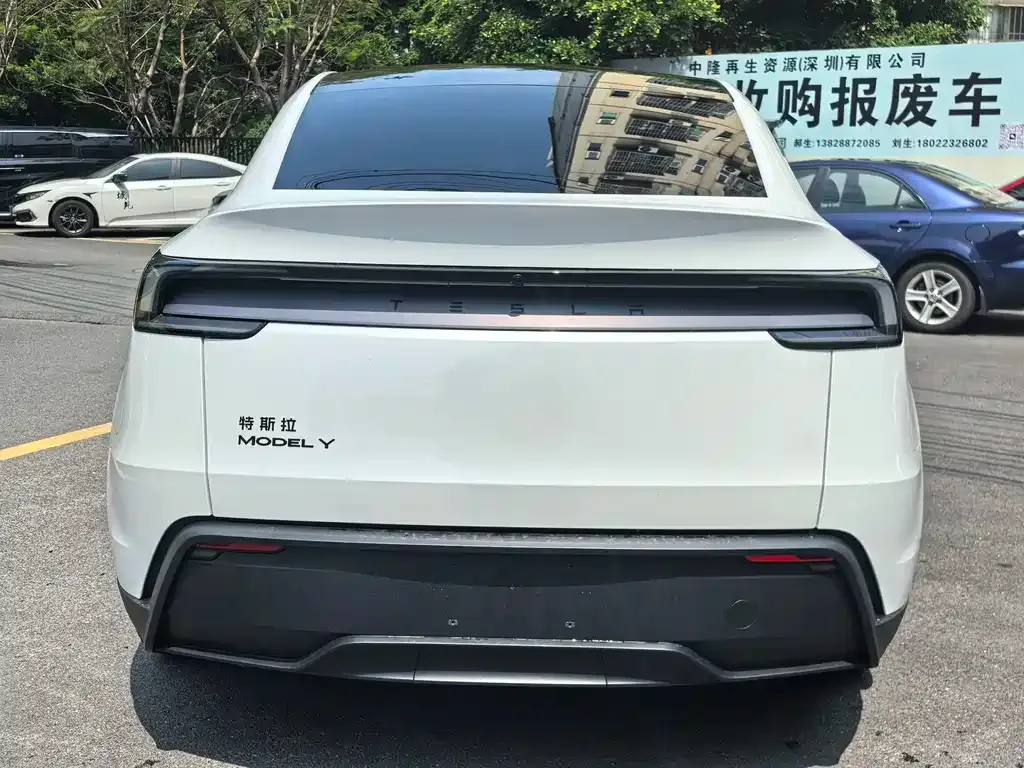 Tesla Model Y — фото 4