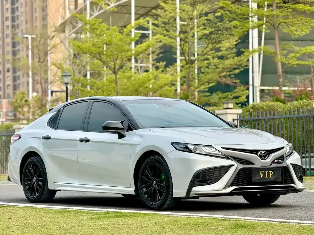 Toyota Camry — фото 6