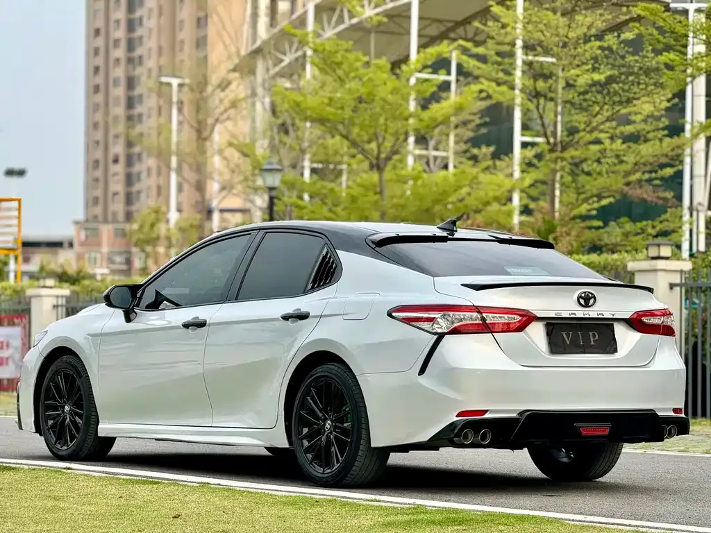 Toyota Camry — фото 4