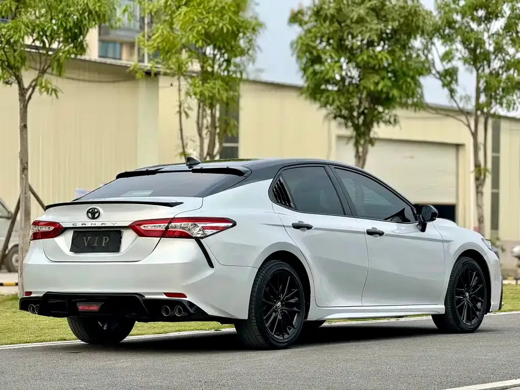 Toyota Camry — фото 9