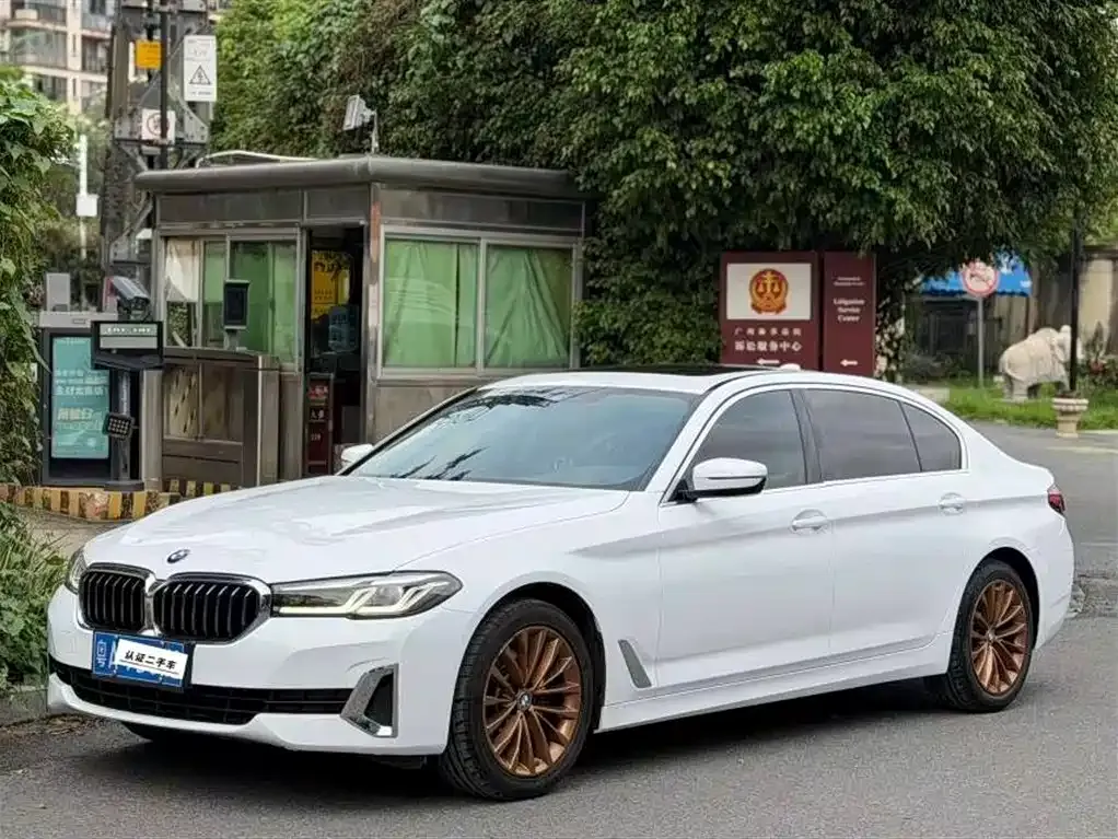BMW 5 Series — фото 1