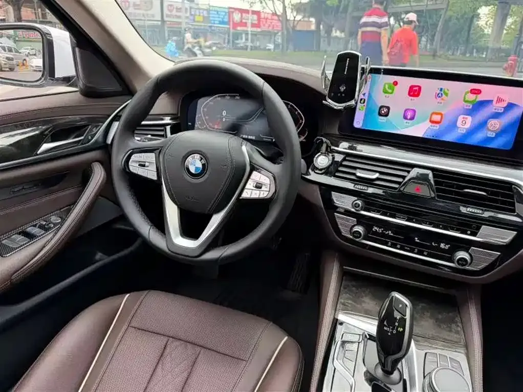 BMW 5 Series — фото 9