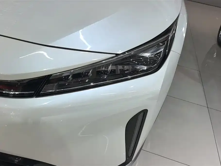 Roewe D5X DMH 2024 из CN, фото 2
