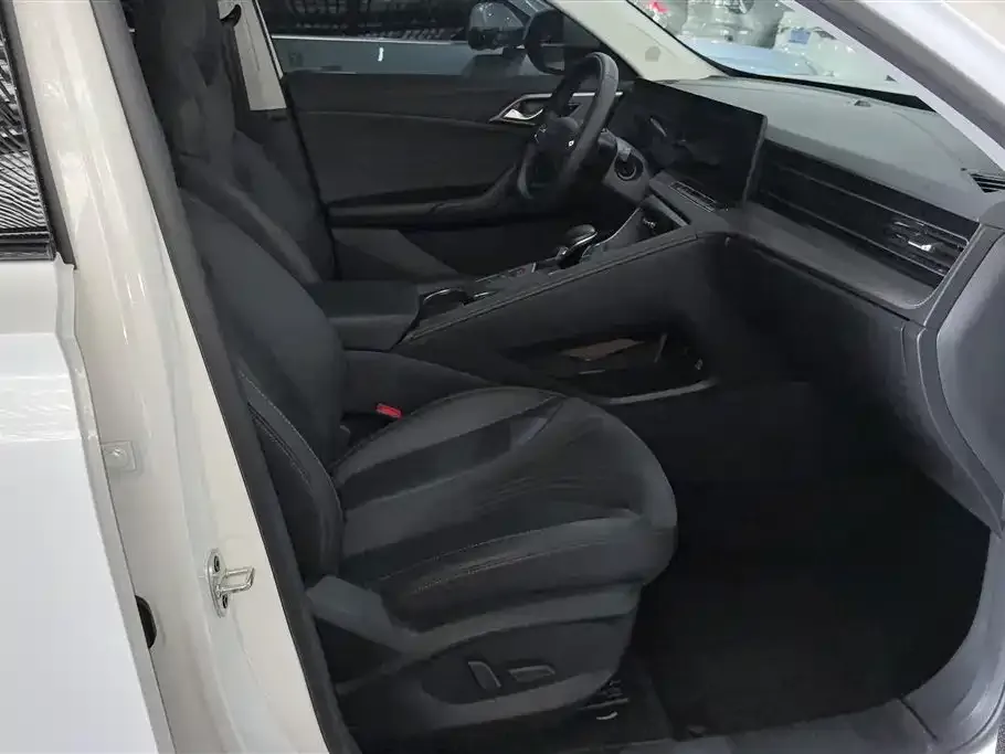 Roewe D5X DMH 2024 из CN, фото 6