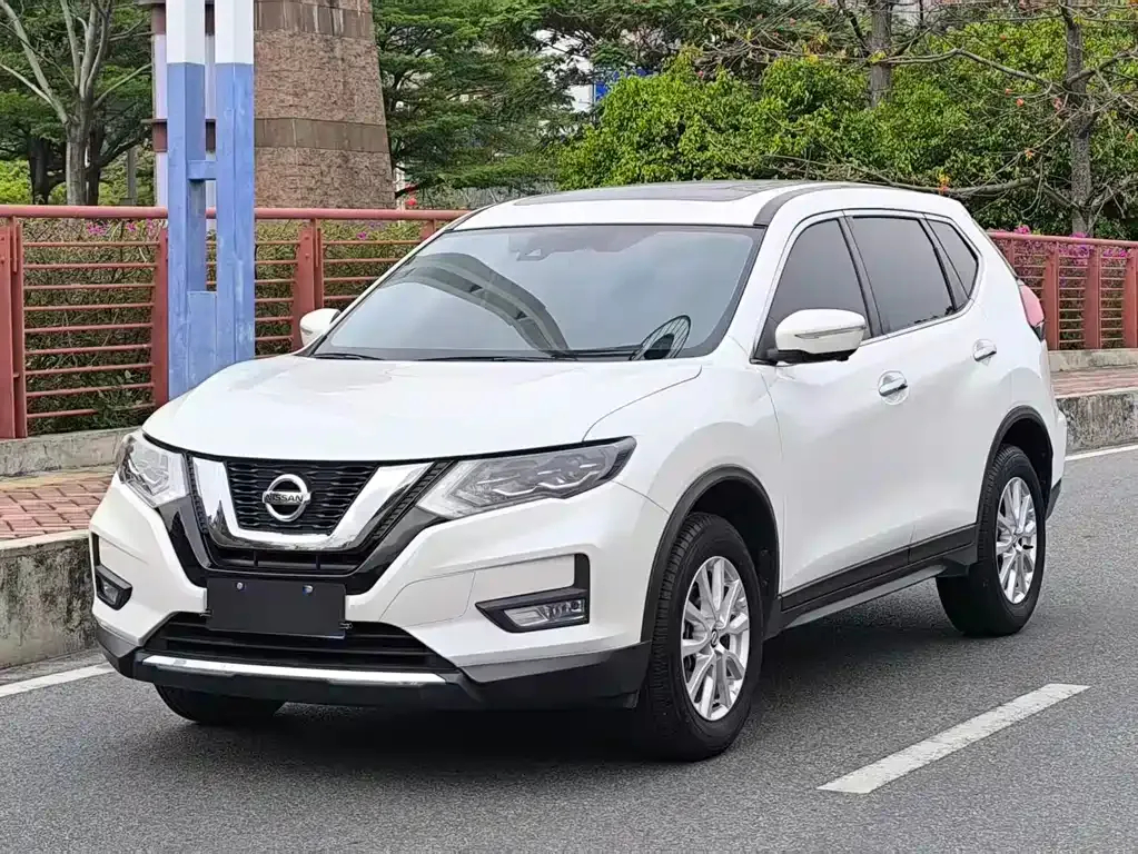 Nissan X-Trail — фото 1
