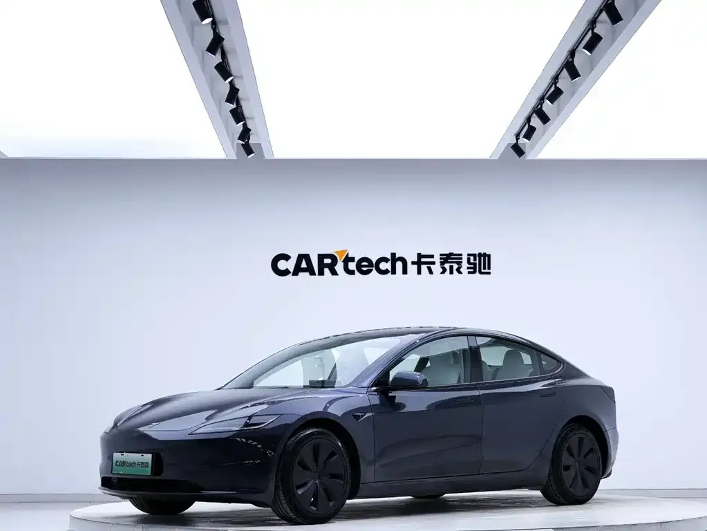 Tesla Model 3 — фото 1