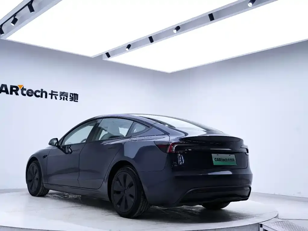 Tesla Model 3 — фото 9