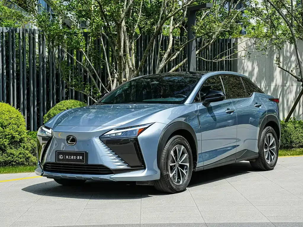 Lexus RZ — фото 1