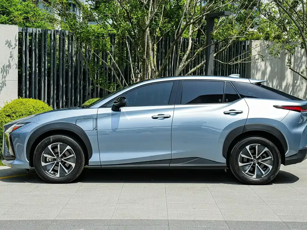 Lexus RZ — фото 4