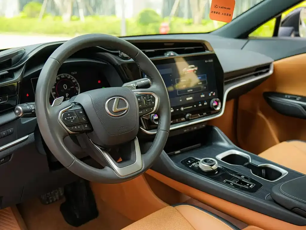 Lexus RZ — фото 2