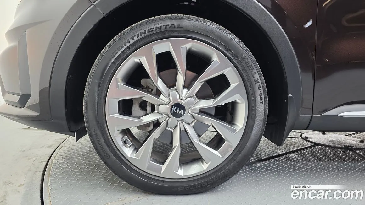 Kia Sorento — фото 9