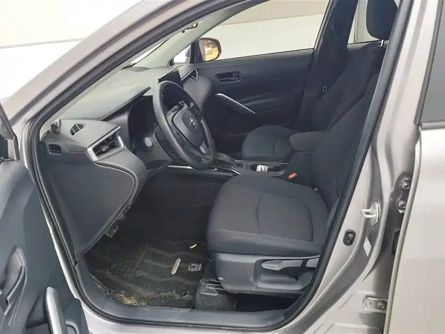 Toyota Corolla Cross — фото 10
