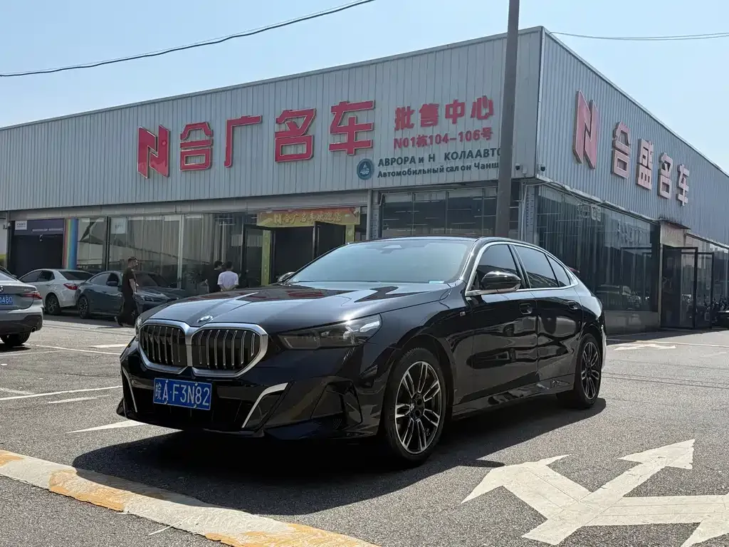 BMW 5 Series 2024 из CN, фото 1