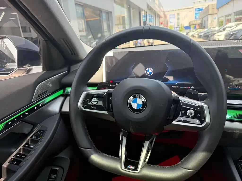 BMW 5 Series 2024 из CN, фото 3
