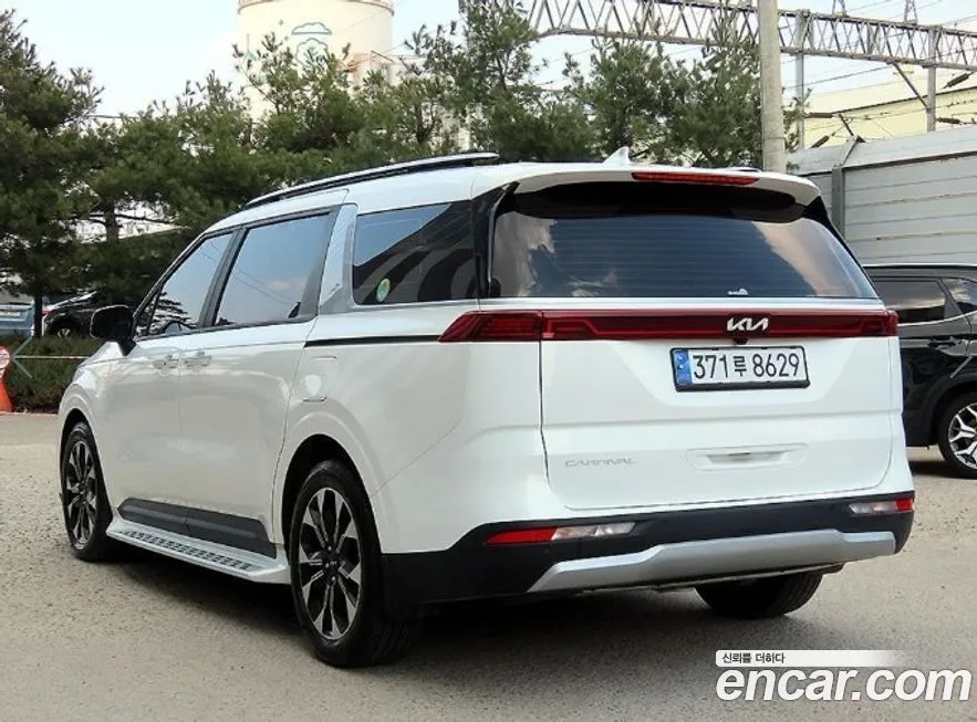 Kia Carnival — фото 10