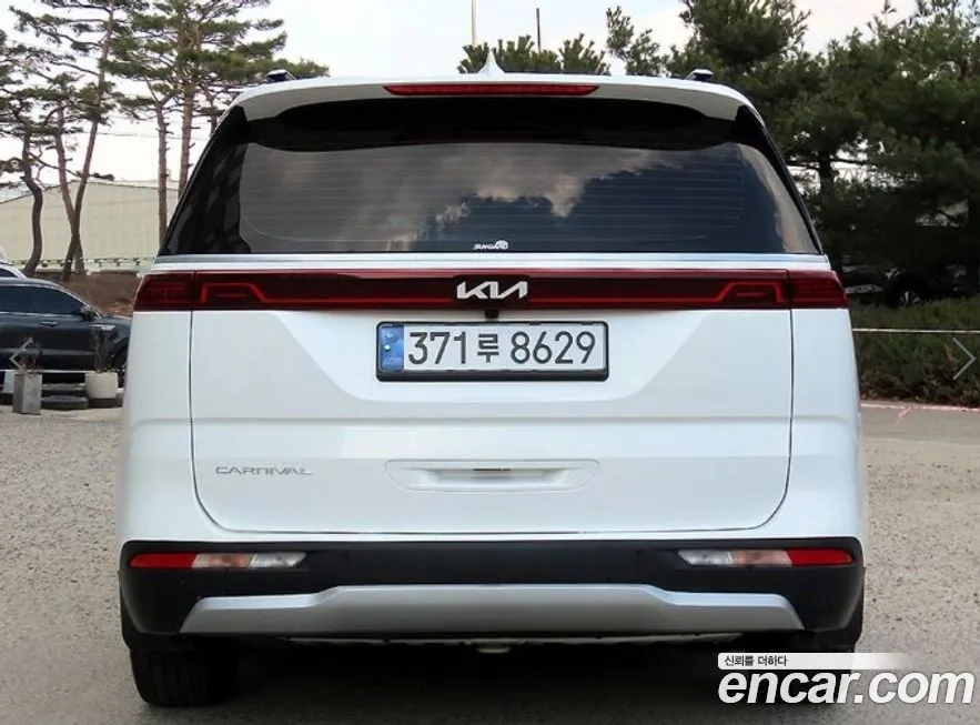 Kia Carnival — фото 4